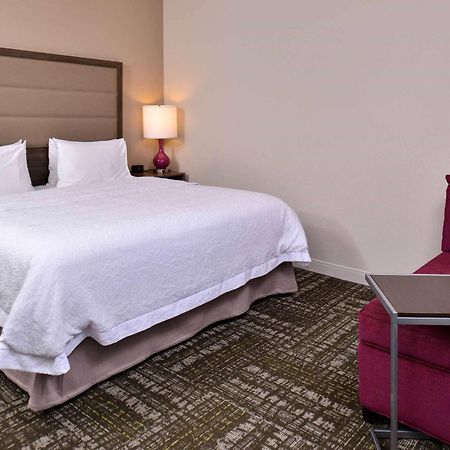 Hampton Inn & Suites Dallas Market Center Kültér fotó