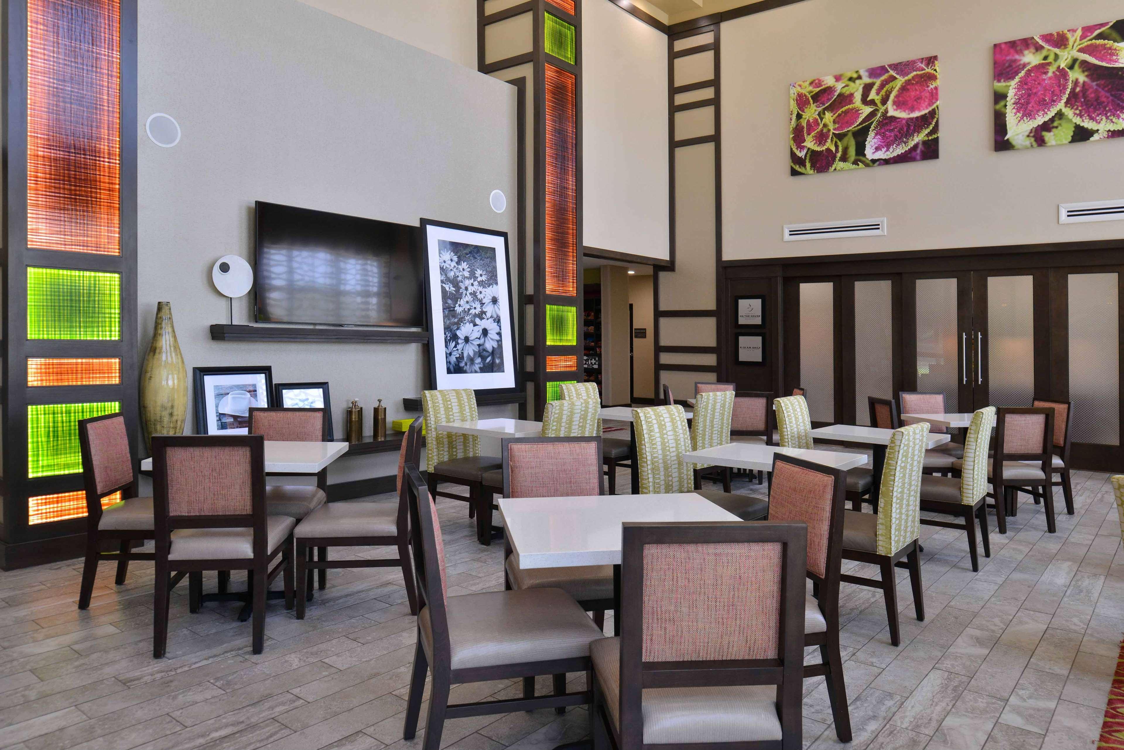 Hampton Inn & Suites Dallas Market Center Kültér fotó