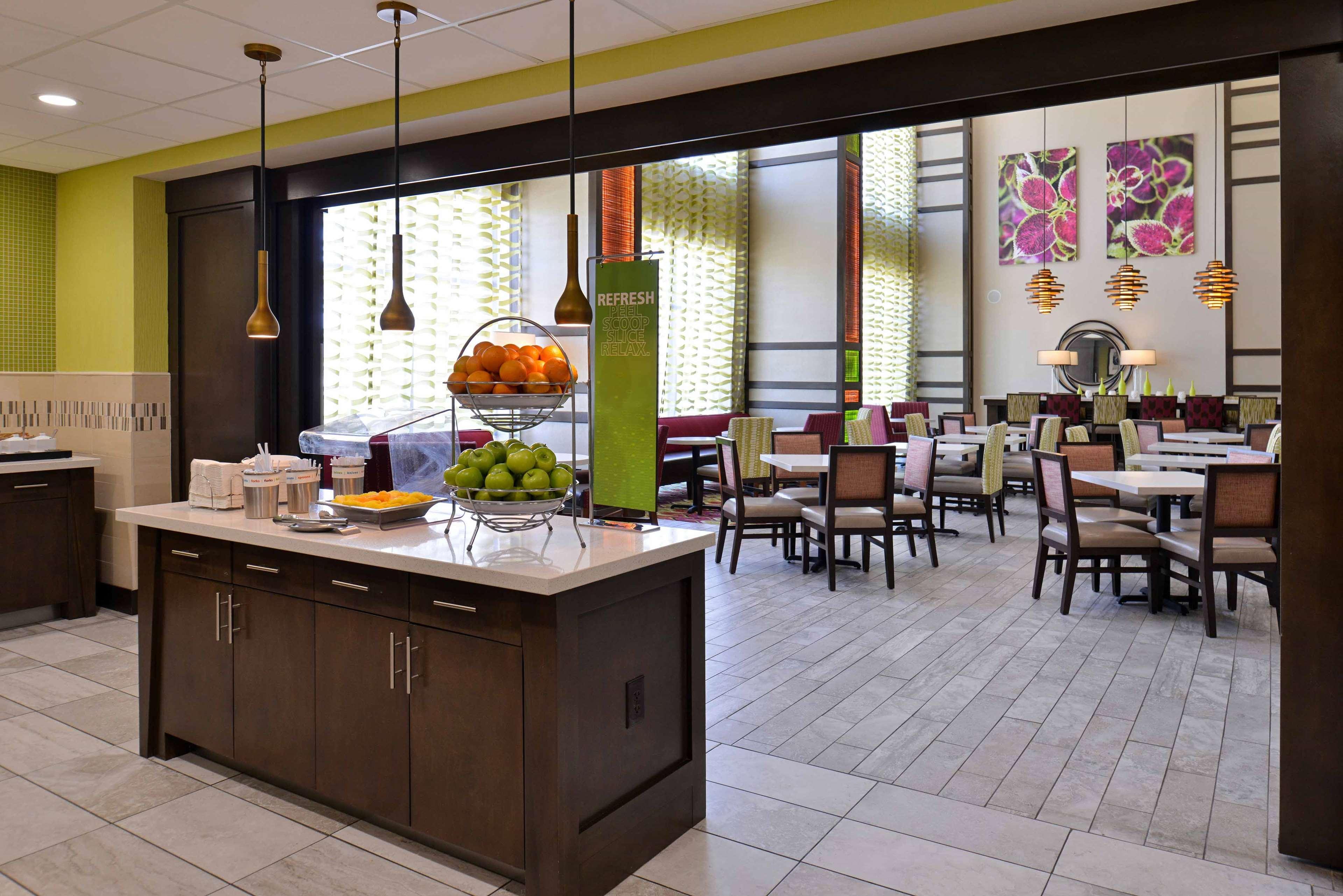 Hampton Inn & Suites Dallas Market Center Kültér fotó