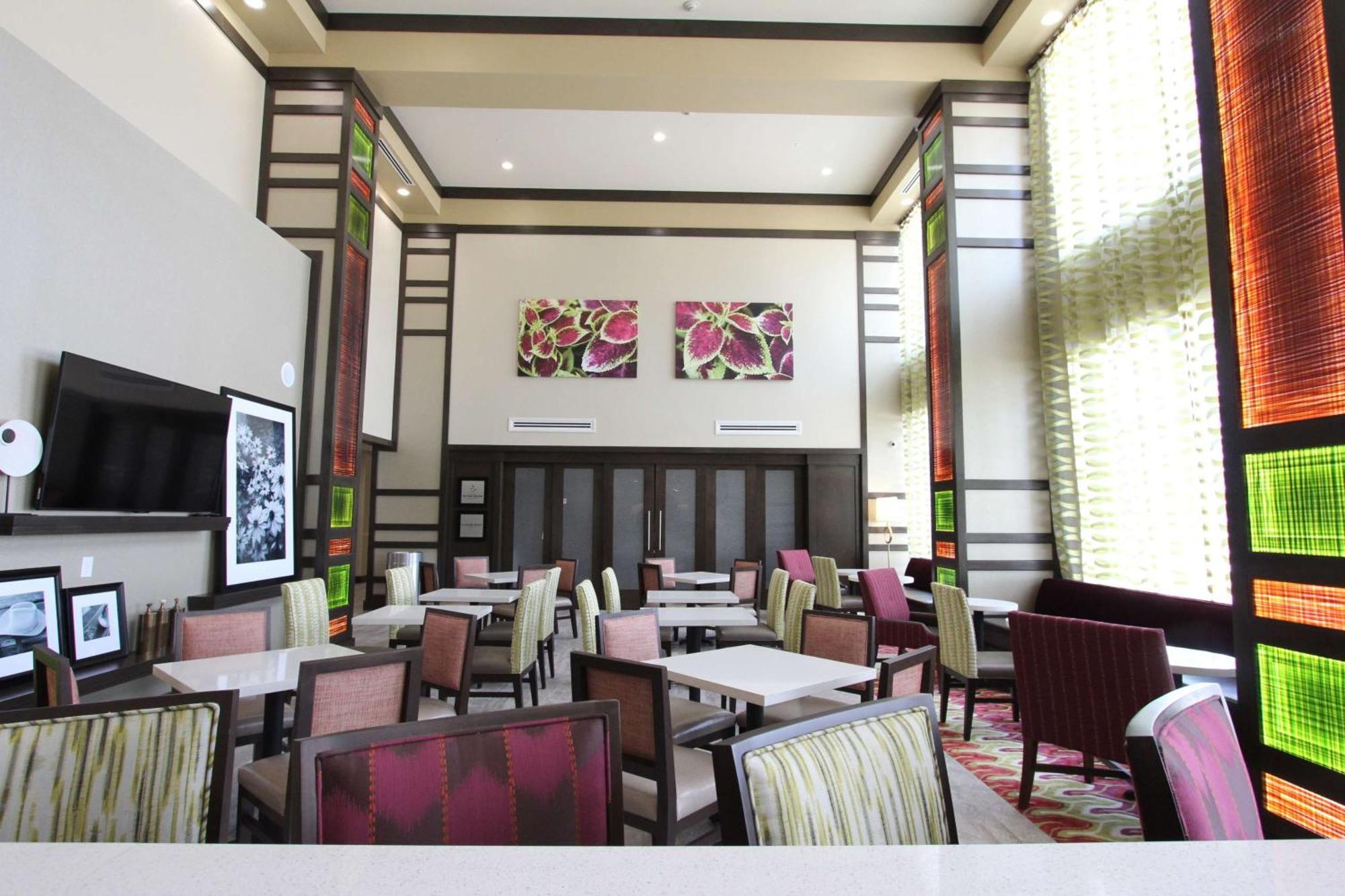 Hampton Inn & Suites Dallas Market Center Kültér fotó